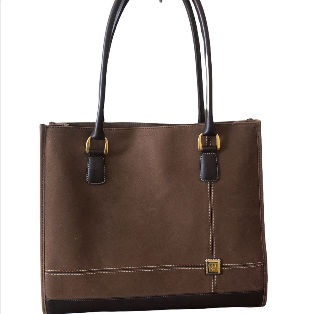 EUC -Diane Von Furstenberg
Lg Tote Brown Suede/Leather Bag. Can be laptop bag.